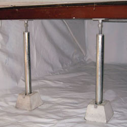 crawl space jack posts installed in an encapsulated crawl space in Cortez